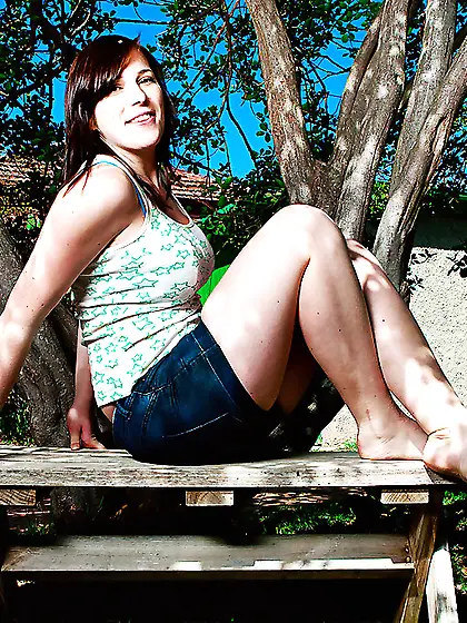Sexy natural babe